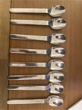 Vintage Reed& Barton Stainless SteelSpoons - Silver (Set of 8)